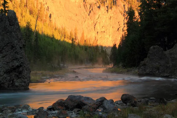 Firehole River Biedt Een Aantal Van Meest Spectaculaire Landschappen Beschikbaar — Stockfoto