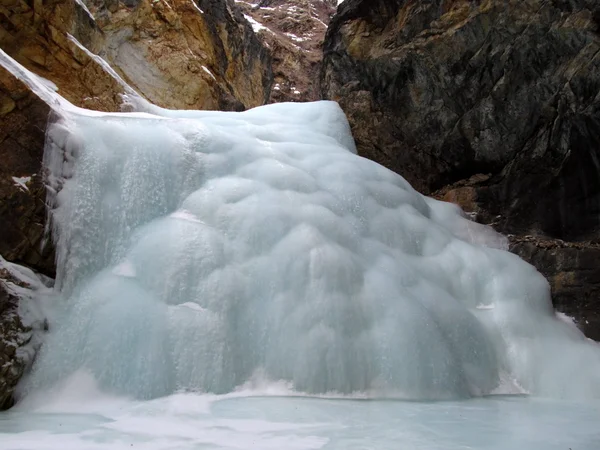 시베리아에서 냉동된 폭포 — 스톡 사진