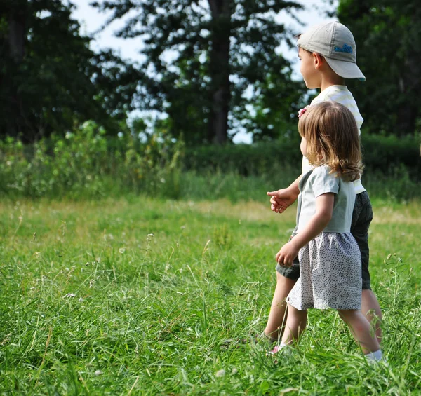erkek ve kız kardeş