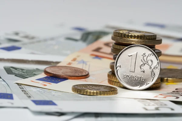 Één roebel en de euro (munten en bankbiljetten)) — Stockfoto