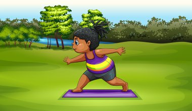 Nehri yakınında yoga yaparken bir kadın