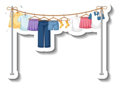 Elbiseler çamaşır ipinde asılı.