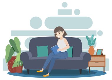 Oturma odasında resim çizen bir kadın.