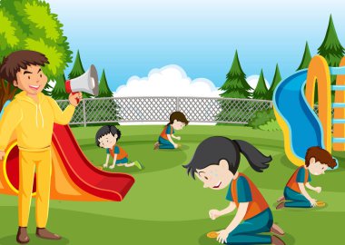 Çocuklar parkta dalgona kurabiyesi oynuyorlar.