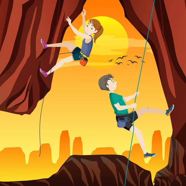 Gün batımında kayalıklarda kaya tırmanışçısı