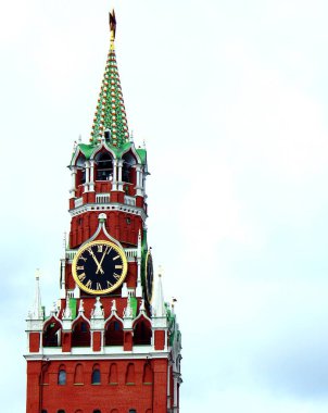 Spasskaya Kulesi, Moskova Kremlin 'in Kızıl Meydan' a bakan doğu duvarındaki ana kuledir. Rus devletinin politik gücünün ünlü sembolü..