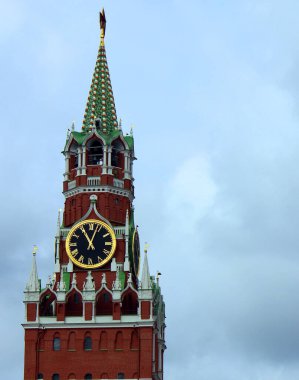 Spasskaya Kulesi, Moskova Kremlin 'in Kızıl Meydan' a bakan doğu duvarındaki ana kuledir. Rus devletinin politik gücünün ünlü sembolü..