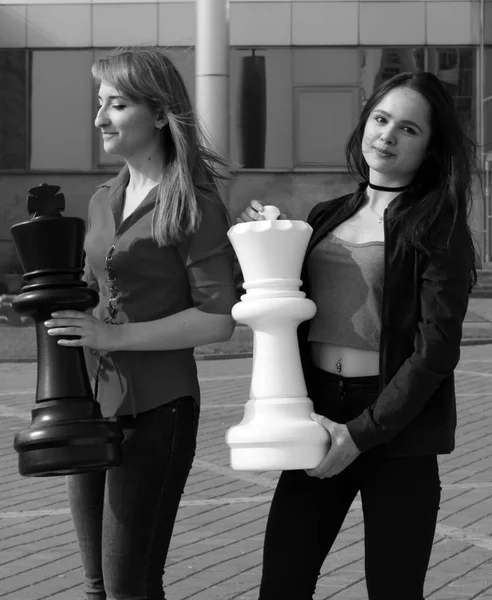 Two Young Cheerful Girls Big Chess Pieces Horse Black White — Stock Photo, Image