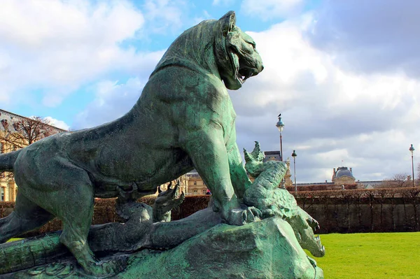 Paris France Novembre 2020 Figure Bronze Lion Crocodile Dans Parc — Photo