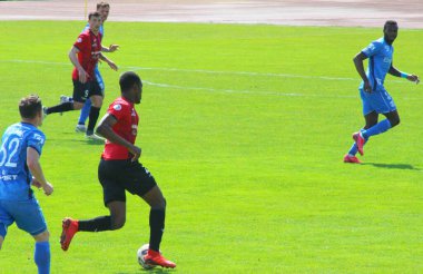 Belarus Futbol Şampiyonası. Mayıs 2020. Dinamo Brest ve Belshina takımları arasındaki maç. Denis Laptev , Artem Milevskiy , Pavel Savitskiy. 