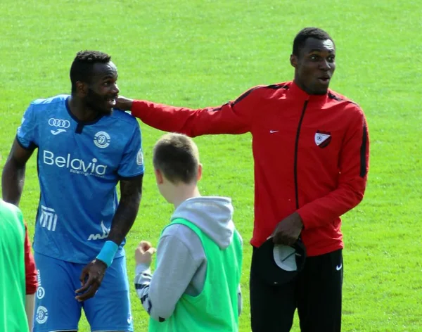 Yerel Stadyumdaki Futbol Şampiyonası Maçında Taraftarlar Kız — Stok fotoğraf