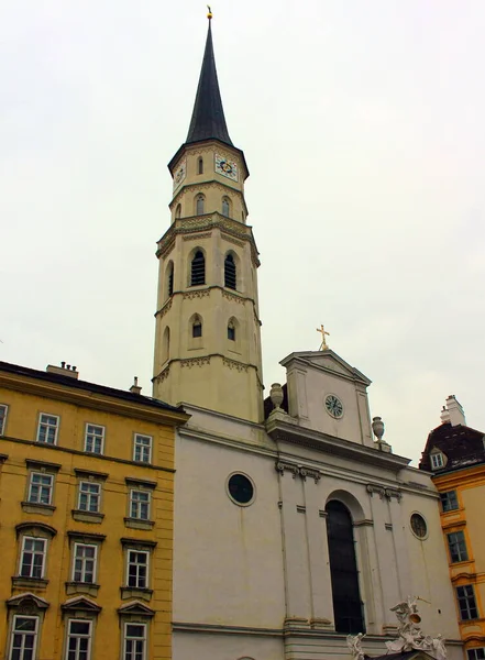 Viena. Áustria. 17 de março de 2019. Igreja de São Miguel na capital austríaca. — Fotografia de Stock