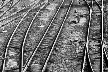 Tren raylarında insan ve tren yok..