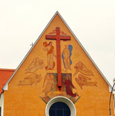 Viyana. Avusturya. 15 Mart 2019. Meleklerin Bakiresi Kilisesi ve Viyana 'daki Hofburg Sarayı yakınlarındaki Capuchin Tarikatı manastırı. Kilise, Habsburg imparatorlarının yaşadığı İmparatorluk Mahzeni ile ünlüdür..