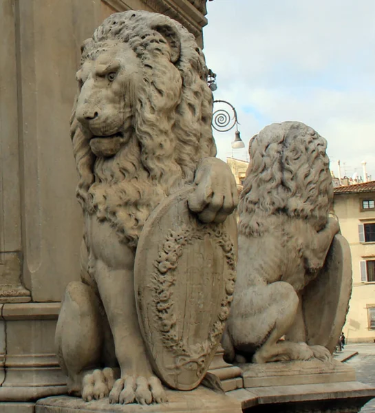 Firenzében Olaszország 2019 Március Szobor Egy Oroszlán Pajzs Lábánál Emlékmű — Stock Fotó