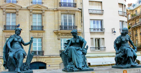 Parijs Frankrijk Oktober 2020 Brons Groene Sculptuur Vrouwen Buurt Van — Stockfoto
