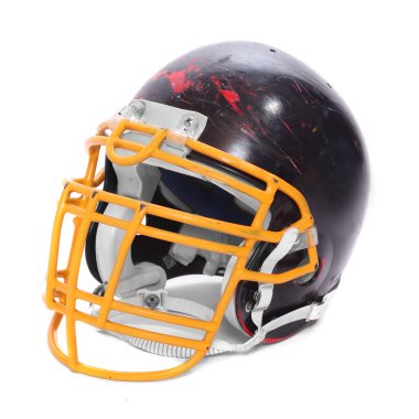 eski futbol kaskı beyaz bir arka plan üzerinde çizik..