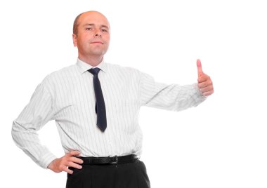 Baş parmağını gösteren başarılı bir iş adamı