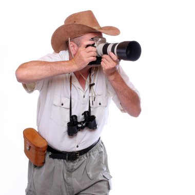 fotoğrafçı fotoğraf makineleri ile safari kıyafeti giymiş. Stüdyo izole üzerinde beyaz vurdu