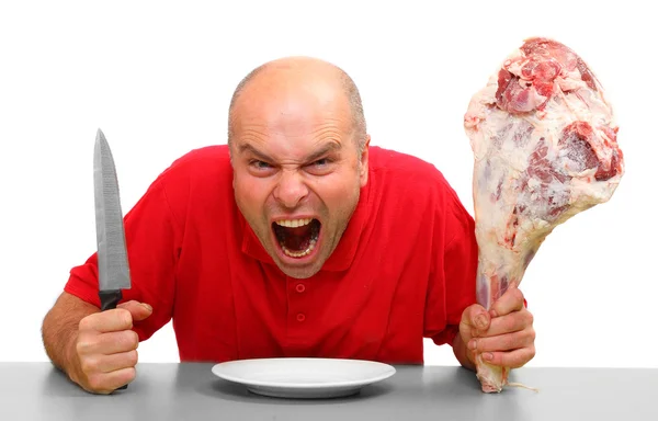 Boos hongerige man (baas) met mes en bloedige rauw vlees. Inkrimping metafoor — Stockfoto