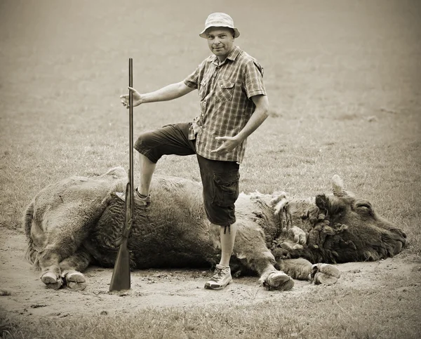 Udanych myśliwego z buffalo. — Zdjęcie stockowe