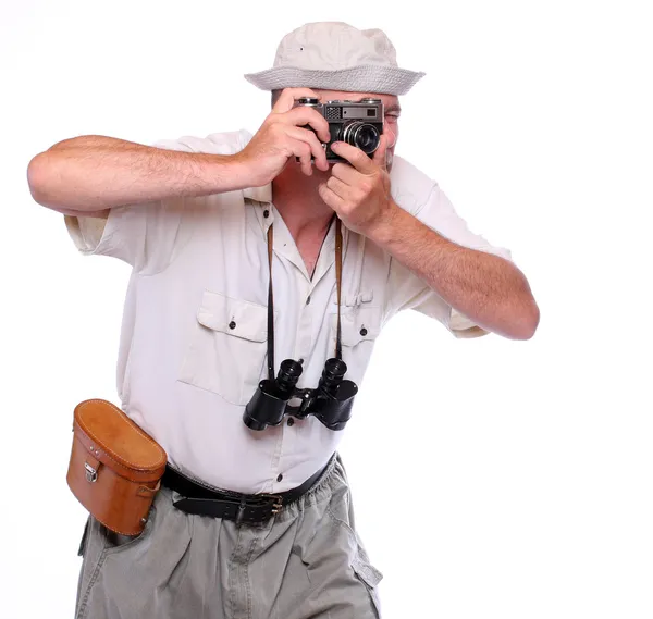Fotograaf met camera gekleed op safari kostuum. studio opname op geïsoleerde Wit — Stockfoto