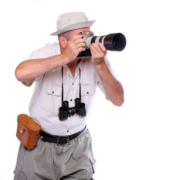 Fotoğrafçı fotoğraf makineleri ile safari kıyafeti giymiş. Stüdyo izole üzerinde beyaz vurdu — Stok fotoğraf