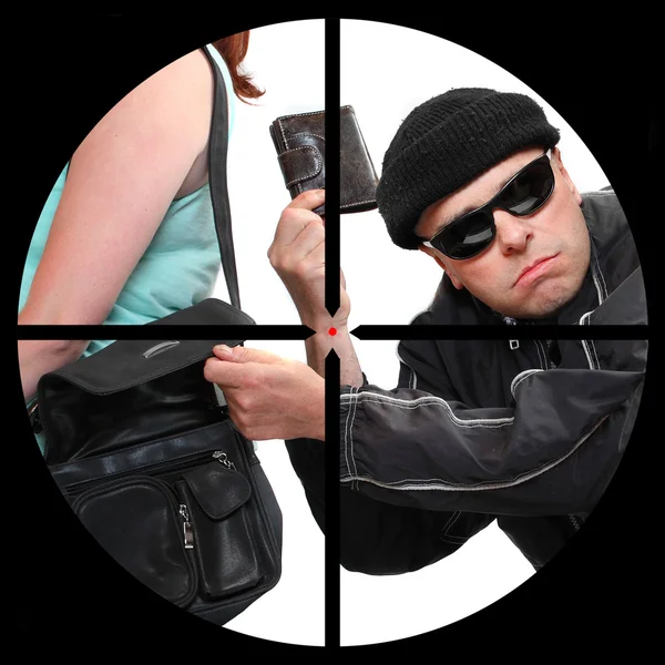 Ladro che ruba da una borsetta nel mirino di un cecchino della polizia. Concetto di sicurezza . — Foto Stock