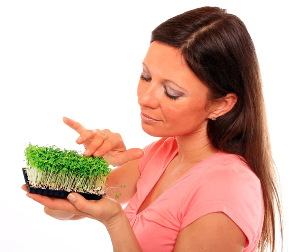 Frau mit grünen Pflanzen — Stockfoto
