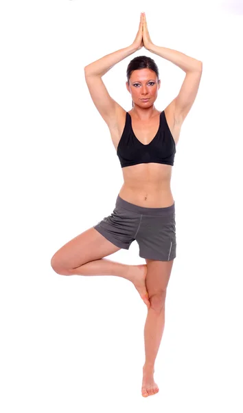 Foto de una joven deportista de pie en postura de yoga. Estilo de vida activo . —  Fotos de Stock