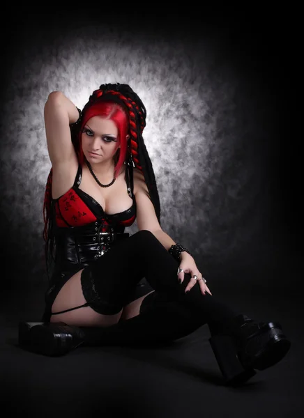 Bizarre rote Haare Gothic Girl — Stockfoto