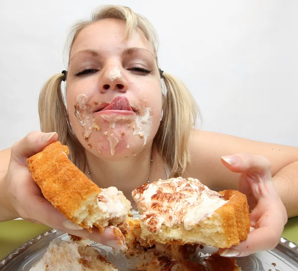 Overweight woman eating cream cake. — Stock Photo, Image