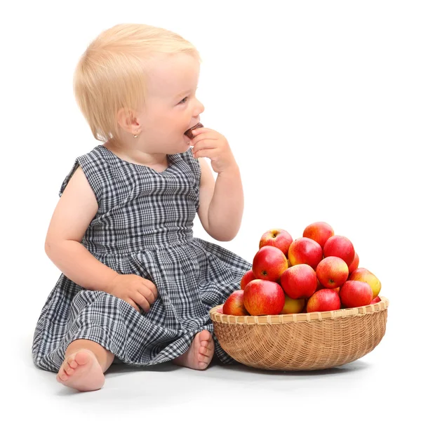 Farmer girl and full wicker basket of fresh ripe apples. Harvest concept. — Stock Photo, Image