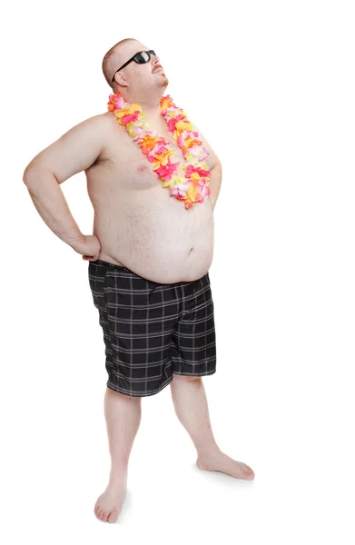 Overgewicht man in zwembroek met bloemen ketting — Stockfoto