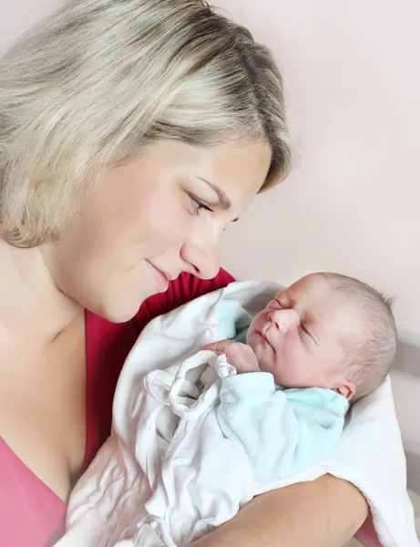 Young mother with her newborn baby boy. — Stock Photo, Image