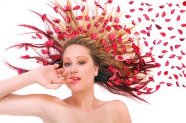 güzel bir genç kadın uzun saç çiçekli.