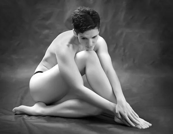 Black and white photo of a healthy naked woman with perfect body. — Stock Photo, Image