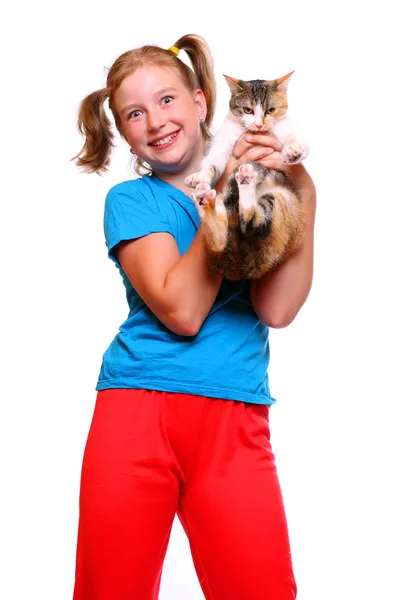 Jong meisje spelen met kat. — Stockfoto