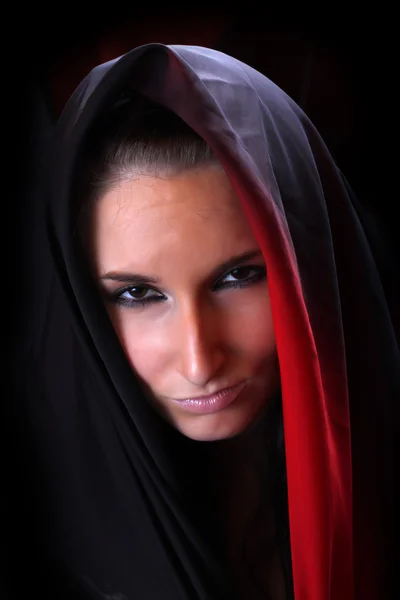 Atkı ile çekici gothic kız portresi — Stok fotoğraf