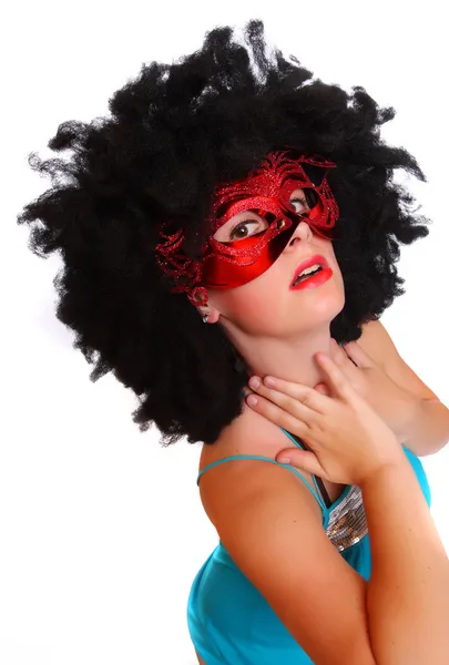 Showgirl met rode masker en afro haar-stijl gekleed in retro kostuum. — Stockfoto