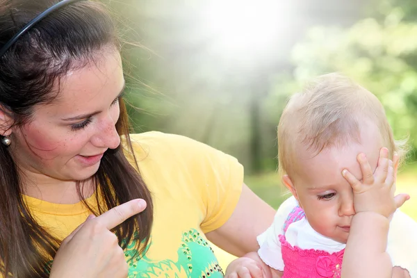 Mutter und ihr Kind. — Stockfoto