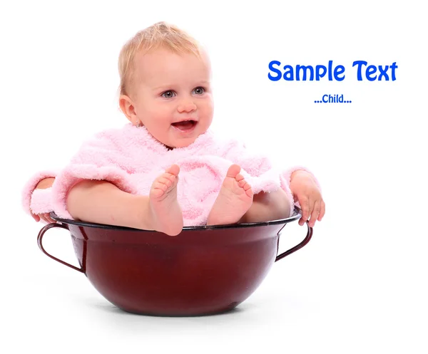 Divertida imagen de un niño feliz sentado en la olla grande — Foto de Stock