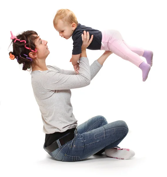 Uma mãe brincando com sua filha . — Fotografia de Stock