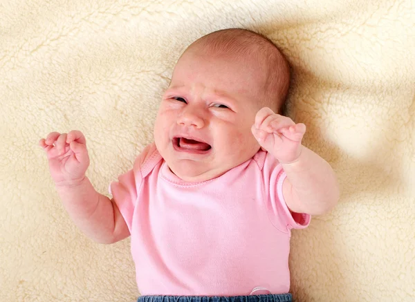 Retrato de una niña recién nacida — Foto de Stock