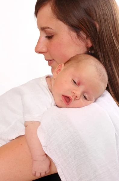 Madre joven con hija recién nacida . — Foto de Stock