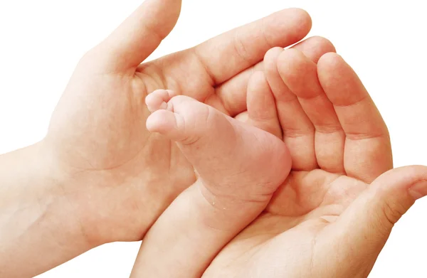 Baby voeten in handen van de Moederdag. — Stockfoto