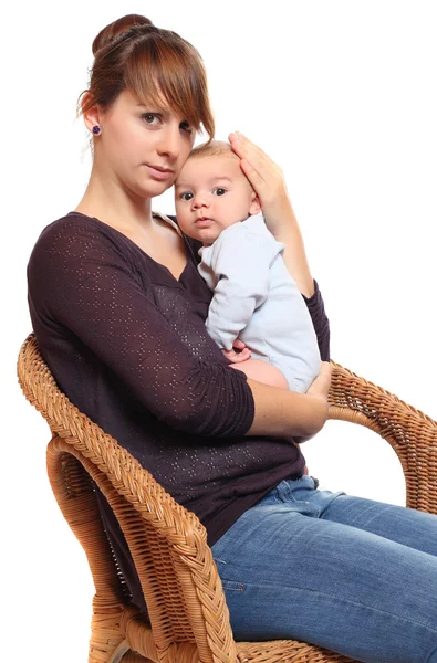 Junge Mutter mit ihrem Baby. — Stockfoto