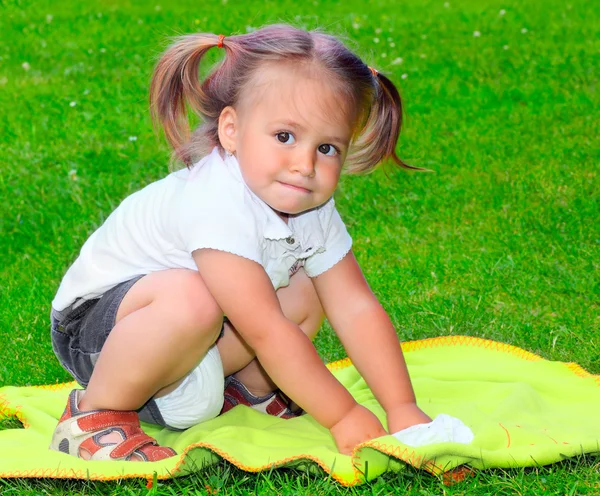 Little indian girl on a green meadow — Stock Photo, Image