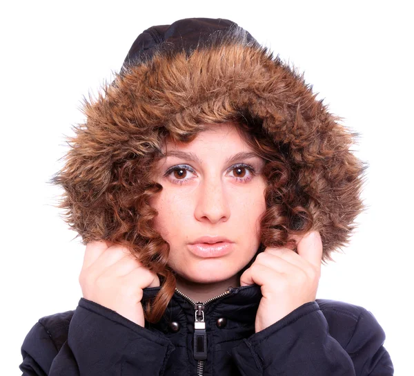 年轻女子在冬季毛皮大衣 — 图库照片