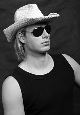 kovboy şapkalı adam
